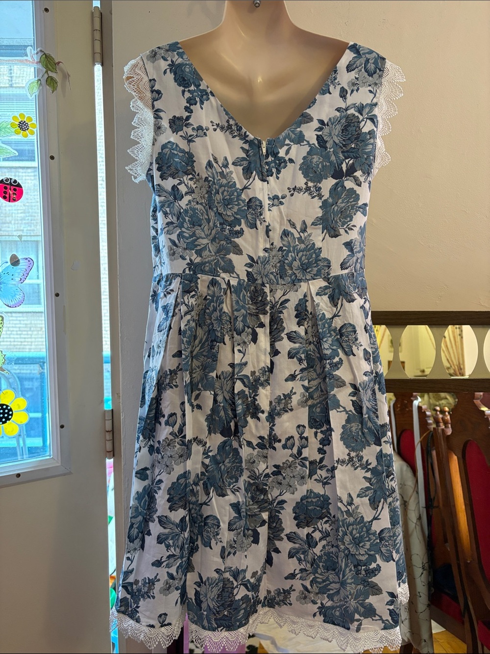 Dorothy Perkins White Midi Dress with Blue Floral Print. Cotton - Picture 2 of 13